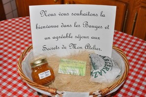 Dining - THE SECRETS OF MY WORKSHOP (LESCHERAINES)