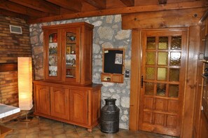 Interior - THE SECRETS OF MY WORKSHOP (LESCHERAINES)