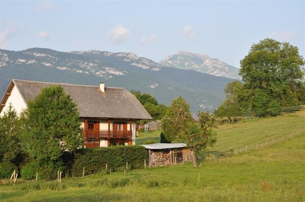 Exterior - THE SECRETS OF MY WORKSHOP (LESCHERAINES)