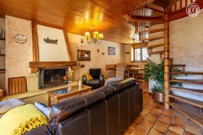 Télévision, cheminée