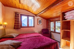 2 bedrooms, iron/ironing board, travel crib, free WiFi