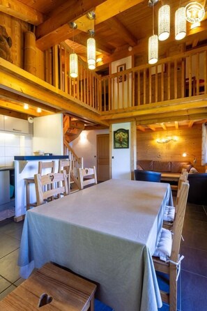 Dining - CHALET LA COUR - NOTRE DAME DE BELLECOMBE (NOTRE DAME DE BELLECOMBE)