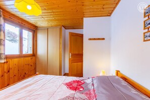 2 soverom, strykejern/-brett og wi-fi (inkludert)