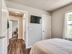 3 Schlafzimmer, Schreibtisch, Bügeleisen/Bügelbrett, kostenloses WLAN
