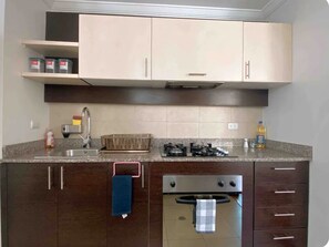 Comfort Apartment, 2 Bedrooms, City View | Private kitchen