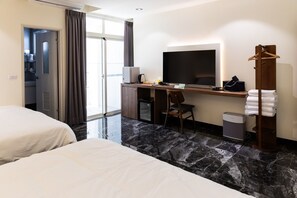 Quarto quádruplo família, sacada | Cortinas blackout, Wi-Fi de cortesia