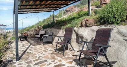 Villa con Vista al mar y las Montañas, Ubicada en Ruta de Senderismo