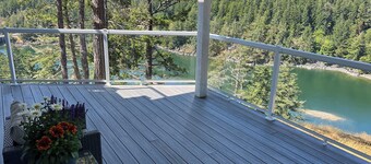 Oceanfront Suite Over Roche Cove Regional Park, Private and Pet Friendly!