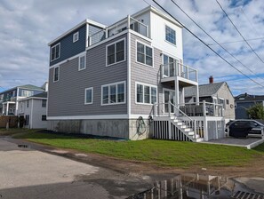 Exterior - Spacious 6 BR, 4.5BA with water views across street from beautiful Wells Beach (Wells)