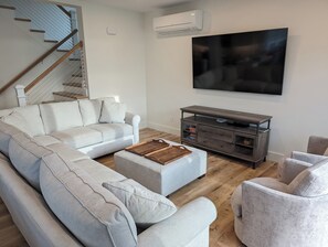 Smart TV, computer monitors