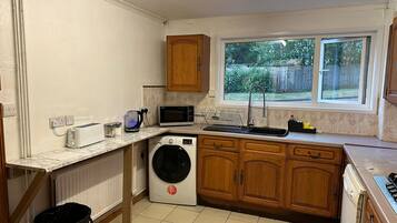 Mikrowelle, Ofen, Wasserkocher, Toaster