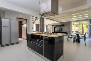 Dining - Villa 'Green Garden' with Private Terrace, Wi-Fi and Air Conditioning (Carlentini)