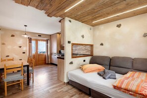 1 quarto, Wi-Fi de cortesia, roupa de cama