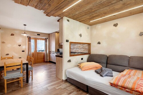 Apartment 'Sole Tra Le Cime - Trepalle' with Mountain View, Private Garden and Wi-Fi