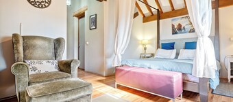 Country House 'Suite Premium En La Naturaleza' with Mountain View, Shared Pool and Wi-Fi