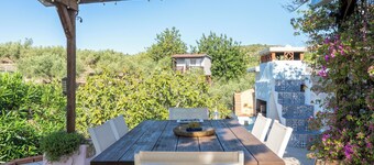 Country House 'Habitacion Doble Jardin' with Mountain View, Shared Pool and Wi-Fi