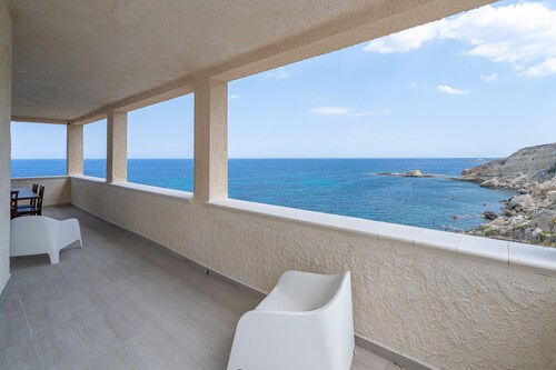 Apartment 'Sbarco Dei Turchi' with Sea View, Wi-Fi and Air Conditioning