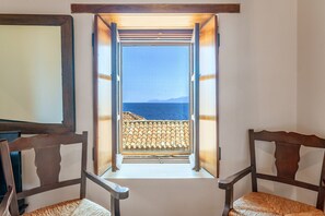 Interior - Holiday Home 'Casa Tradizionale Monemvasia' with Sea View, Wi-Fi and Air Conditioning (Monemvasia)