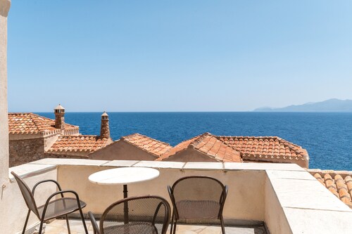 Holiday Home 'Casa Tradizionale Monemvasia' with Sea View, Wi-Fi and Air Conditioning