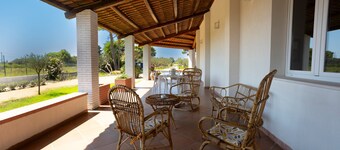 Vakantiehuis 'Suite La Barracca' met Uitzicht op Zee, Wi-Fi en Airconditioning