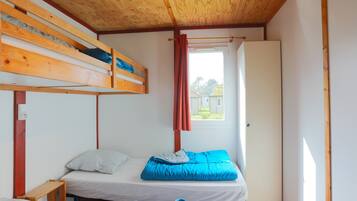 2 sovevĂŠrelser, strygejern/strygebrĂŠt, sengetĂžj, adgang for kĂžrestole