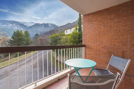 Restauration extérieure. Appartement 'F1 Massif Du Canigou' avec balcon et vue sur montagne