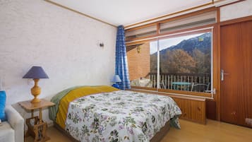 1 bedroom, iron/ironing board, bed sheets