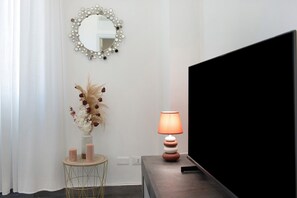 Interior - Apartment 'Casa Alba La Casa Delle Coccole' with Sea View, Wi-Fi and Air Conditioning (Savona)