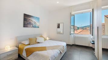 1 habitación, tabla de planchar con plancha, wifi gratis y ropa de cama