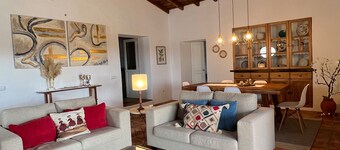 Holiday Home 'Casa Das Chaminés' with Private Terrace, Private Garden and Wi-Fi
