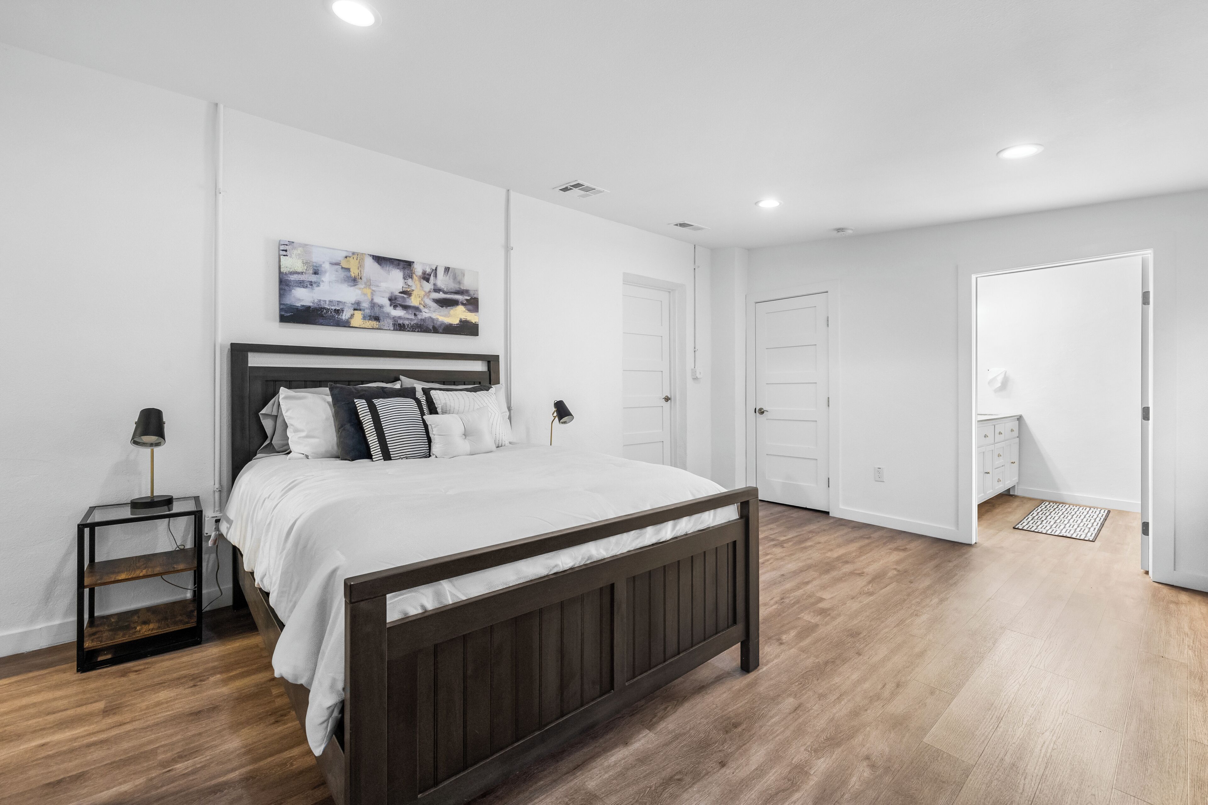 3 bedrooms, desk, iron/ironing board, free WiFi