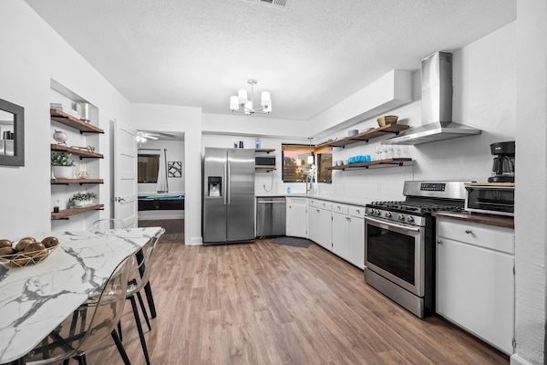 KĂŒhlschrank, Mikrowelle, Ofen, Herdplatte