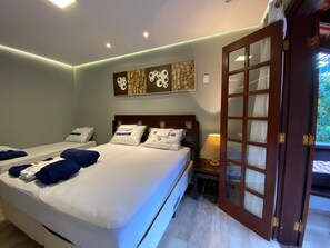 4 bedrooms, desk, iron/ironing board, free WiFi