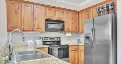 4-Bedroom, 4-Bath Condo in Charming College Station- 2.7 Miles From Campus