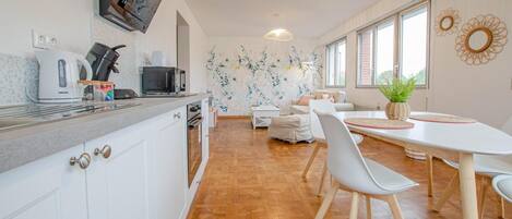 Microwave, dishwasher, highchair