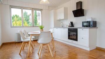 Microwave, dishwasher, highchair
