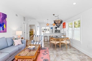 Smart TV, table football, ping pong - Rose Quartz: 2.5 Blocks to Beach! Pool & Spa (Anna Maria)