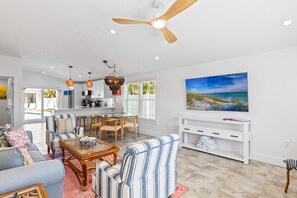 Smart TV, table football, ping pong - Rose Quartz: 2.5 Blocks to Beach! Pool & Spa (Anna Maria)