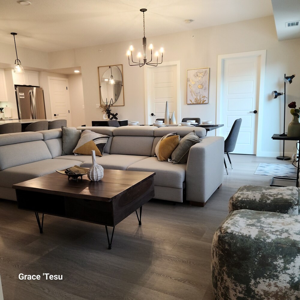 Cozy Cove Retreat Sparrowhawk Lodge. Modern Mountain Comfort sleeps 9