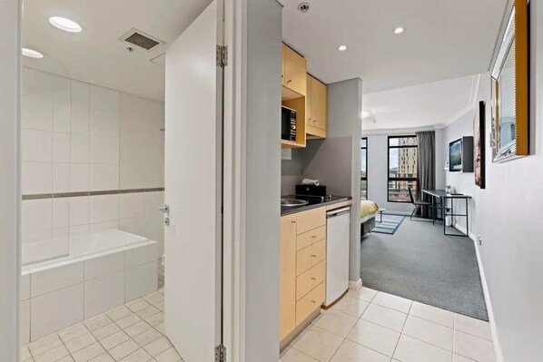 Iron/ironing board, WiFi, bed sheets