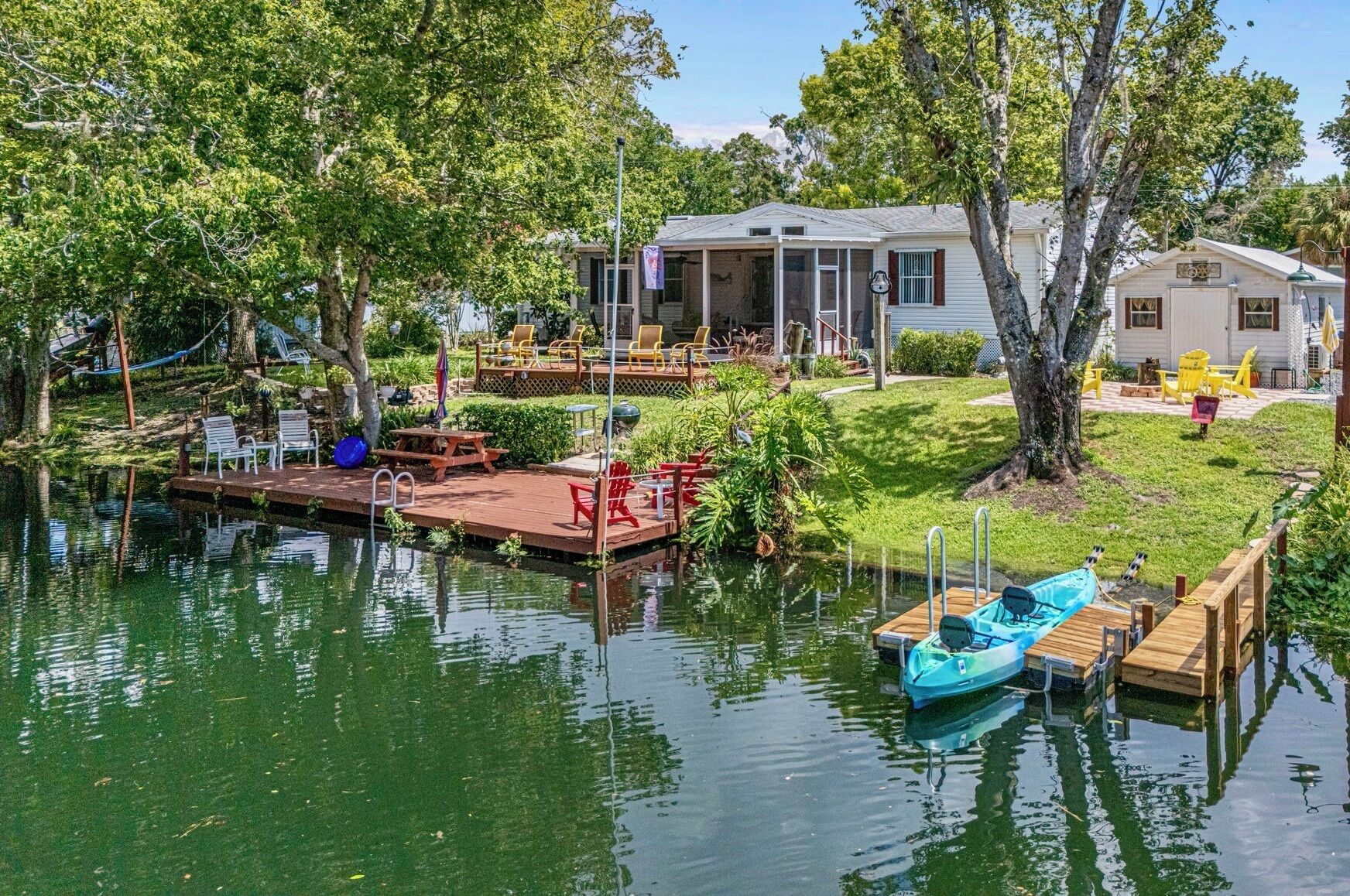 Weeki Wachee Springs waterfront home movie theater, kayaks, float mat, RV hookup