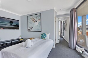 2 bedrooms, iron/ironing board, free WiFi, bed sheets - KozyGuru | Sydney Cbd 2 Bed Apt | City View (Haymarket)