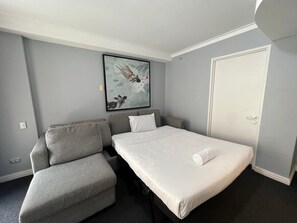 1 habitación, tabla de planchar con plancha, wifi y ropa de cama 