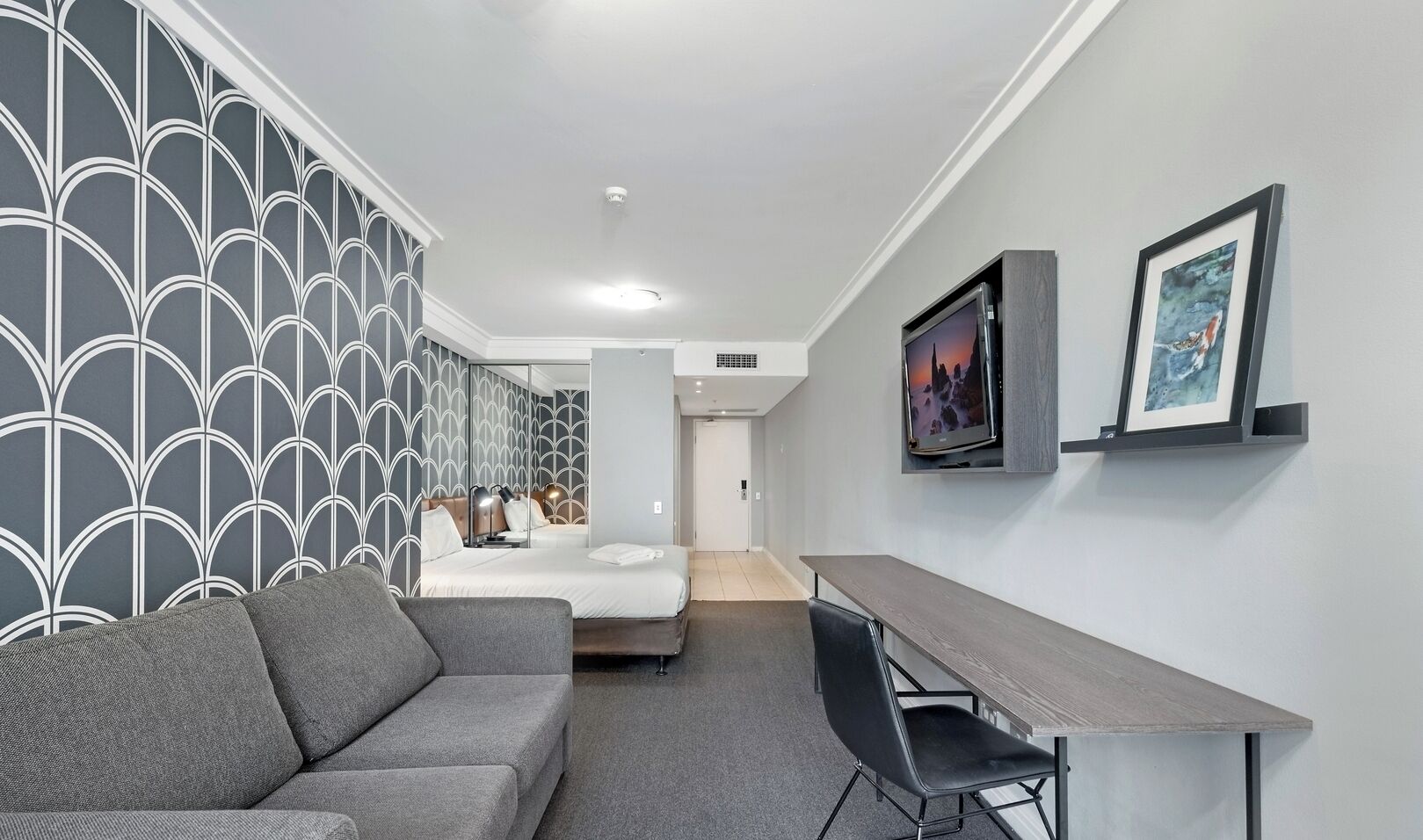Iron/ironing board, WiFi, bed sheets