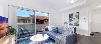 KozyGuru | Harris Park | Charming 1R Two-story Apt