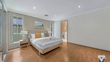 4 bedrooms, iron/ironing board, WiFi, bed sheets