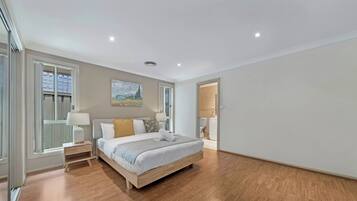4 bedrooms, iron/ironing board, WiFi, bed sheets