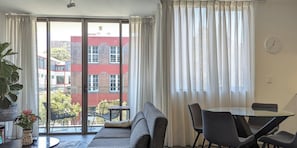 TV - KozyGuru | Surry Hills | Freshly Cozy Apt (Surry Hills)