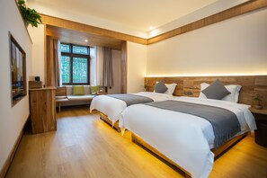Premium bedding, down duvets, pillow-top beds, individually decorated - Bie You Dong Tian.Mountain home (Chengdu)