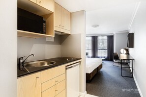 Iron/ironing board, WiFi, bed sheets, wheelchair access